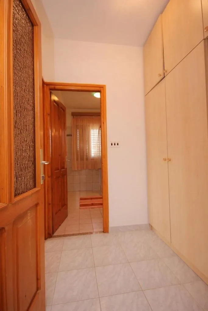 Apartments With A Parking Space Cove Mala Lamjana, Ugljan - 350 Kali