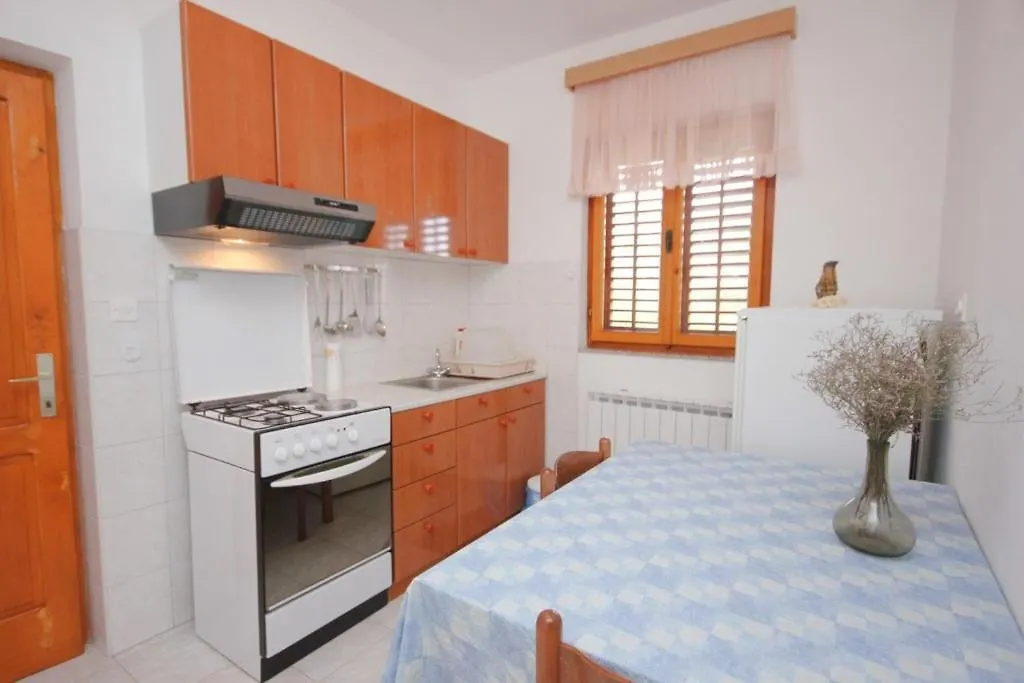 Apartments With A Parking Space Cove Mala Lamjana, Ugljan - 350 Kali
