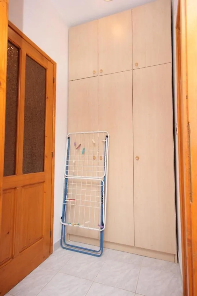 Apartments With A Parking Space Cove Mala Lamjana, Ugljan - 350 Kali