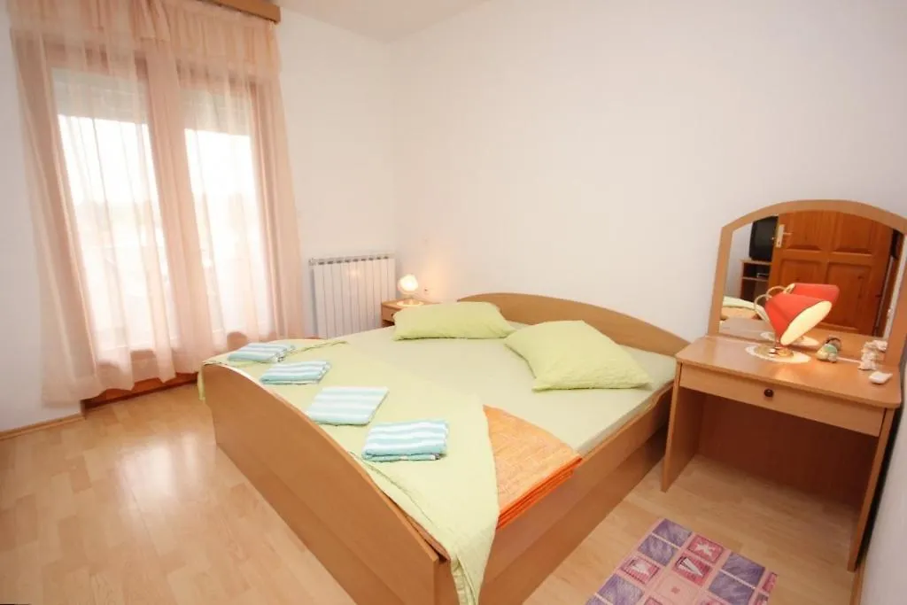 Apartments With A Parking Space Cove Mala Lamjana, Ugljan - 350 Kali